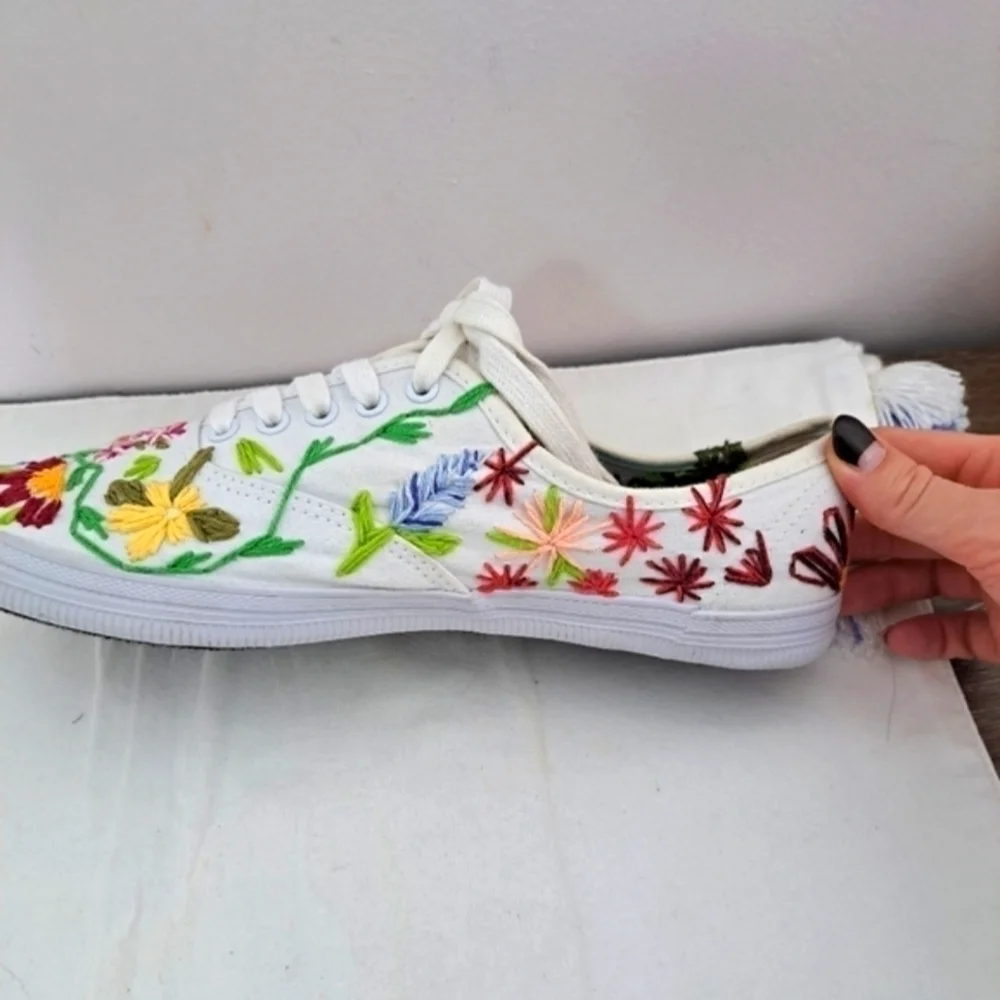 Custom hand embroidered floral canvas tennis shoe 9 - Picture 9 of 13
